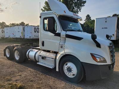 Freightliner Cascadia 126 Day Cab Truck - 435HP, 12 Speed Automatic