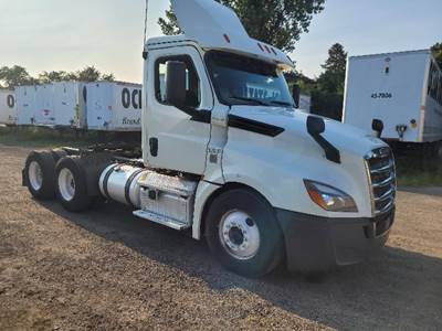 Freightliner Cascadia 126 Day Cab Truck - 435HP, 12 Speed Automatic