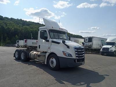 Freightliner Cascadia 126 Day Cab Truck - 435HP, 12 Speed Automatic