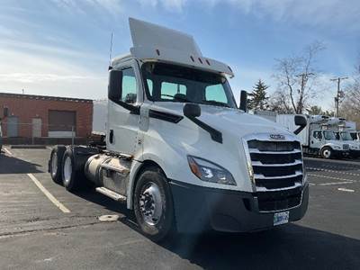 Freightliner Cascadia 126 Day Cab Truck - 435HP, 12 Speed Automatic