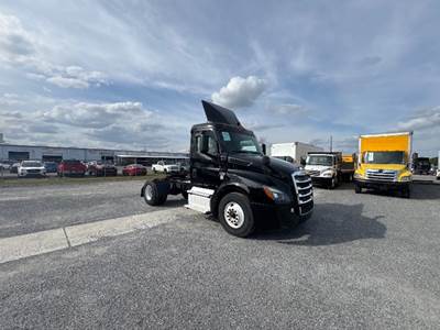 Freightliner Cascadia 126 Single Axle Day Cab Truck - 410HP, 12 Speed Automatic