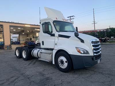 Freightliner Cascadia 126 Day Cab Truck - 435HP, 10 Speed Manual
