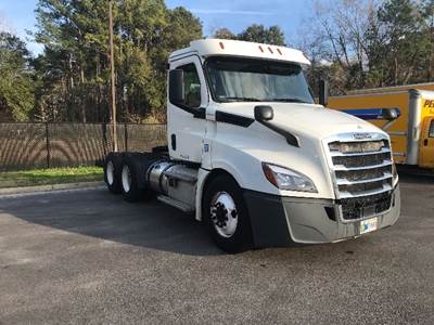 Freightliner Cascadia 126 Day Cab Truck - 435HP, 12 Speed Automatic