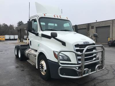 Freightliner Cascadia 126 Day Cab Truck - 435HP, 10 Speed Manual