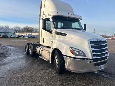 Freightliner Cascadia 126 Day Cab Truck - 435HP, 12 Speed Automatic