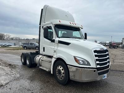 Freightliner Cascadia 126 Day Cab Truck - 435HP, 12 Speed Automatic