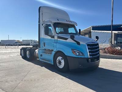 Freightliner Cascadia 126 Day Cab Truck - 455HP, 12 Speed Automatic