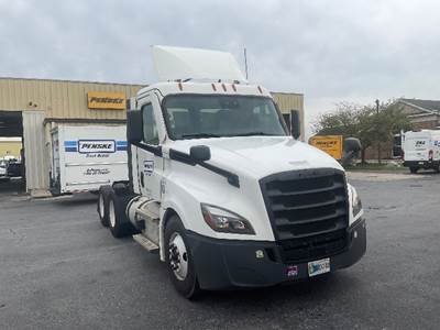 Freightliner Cascadia 126 Day Cab Truck - 455HP, 12 Speed Automatic
