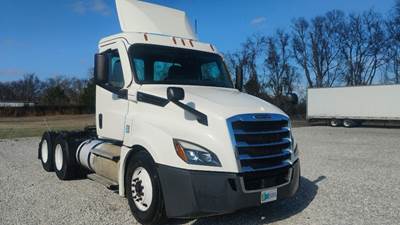 Freightliner Cascadia 126 Day Cab Truck - 455HP, 12 Speed Automatic