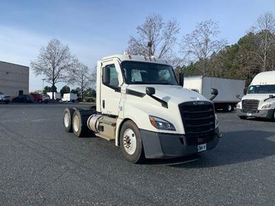 Freightliner Cascadia 126 Day Cab Truck - 455HP, 12 Speed Automatic