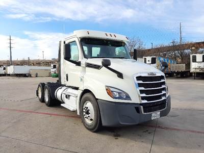 Freightliner Cascadia 126 Day Cab Truck - 435HP, 12 Speed Automatic