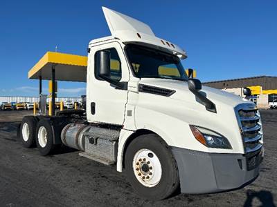 Freightliner Cascadia 126 Day Cab Truck - 435HP, 12 Speed Automatic