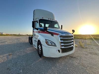Freightliner Cascadia 126 Day Cab Truck - 400HP, 12 Speed Automatic