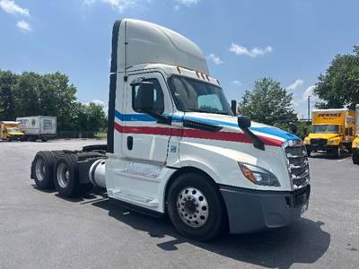 Freightliner Cascadia 126 Day Cab Truck - 400HP, 12 Speed Automatic