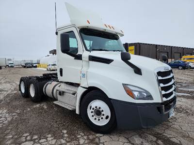 Freightliner Cascadia 126 Day Cab Truck - 435HP, 12 Speed Automatic