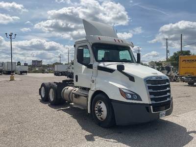 Freightliner Cascadia 126 Day Cab Truck - 435HP, 12 Speed Automatic