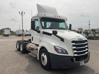 Freightliner Cascadia 126 Day Cab Truck - 435HP, 12 Speed Automatic