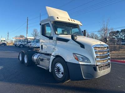 Freightliner Cascadia 126 Day Cab Truck - 435HP, 12 Speed Automatic