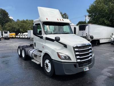 Freightliner Cascadia 126 Day Cab Truck - 435HP, 12 Speed Automatic