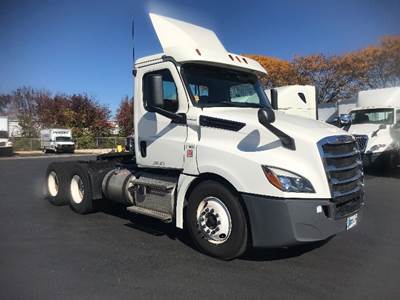 Freightliner Cascadia 126 Day Cab Truck - 435HP, 12 Speed Automatic