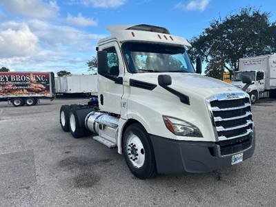 Freightliner Cascadia 126 Day Cab Truck - 435HP, 12 Speed Automatic