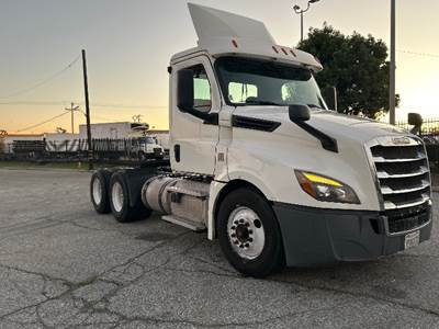Freightliner Cascadia 126 Day Cab Truck - 435HP, 12 Speed Automatic