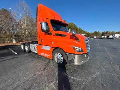 Freightliner Cascadia 126 Day Cab Truck - 505HP, 12 Speed Automatic