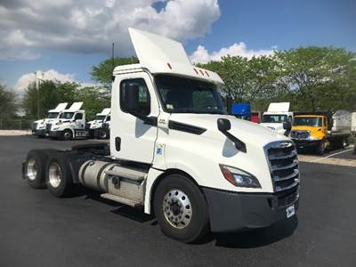 Freightliner Cascadia 126 Day Cab Truck - 435HP, 12 Speed Automatic