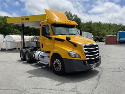 Freightliner Cascadia 126 Day Cab Truck - 435HP, 12 Speed Automatic