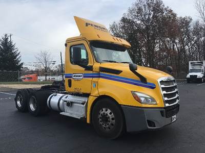 Freightliner Cascadia 126 Day Cab Truck - 435HP, 12 Speed Automatic