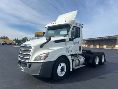 Freightliner Cascadia 126 Day Cab Truck - 435HP, 12 Speed Automatic