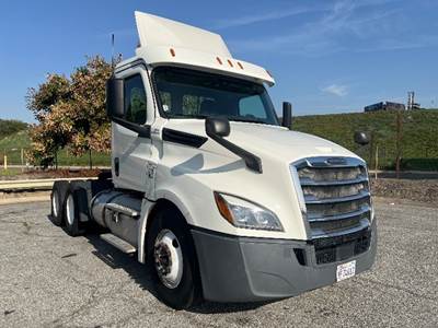 Freightliner Cascadia 126 Day Cab Truck - 435HP, 12 Speed Automatic