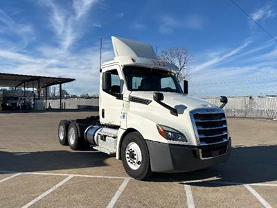 Freightliner Cascadia 126 Day Cab Truck - 435HP, 12 Speed Automatic