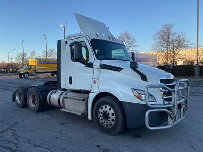 Freightliner Cascadia 126 Day Cab Truck - 450HP, 12 Speed Automatic