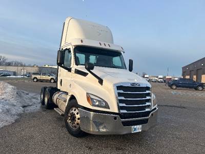 Freightliner Cascadia 126 Day Cab Truck - 435HP, 12 Speed Automatic