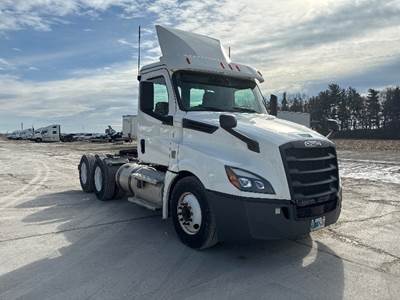 Freightliner Cascadia 126 Day Cab Truck - Cummins 400HP, 13 Speed Automatic