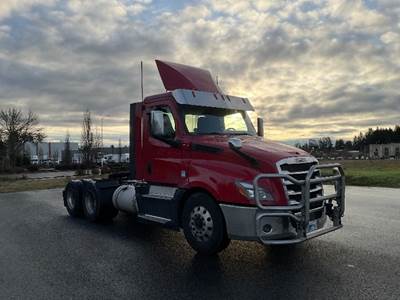 Freightliner Cascadia 126 Day Cab Truck - 450HP, 12 Speed Automatic