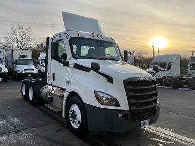Freightliner Cascadia 126 Day Cab Truck - 435HP, 12 Speed Automatic