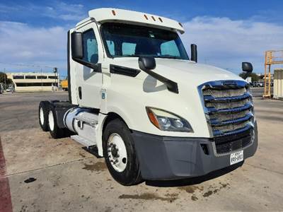 Freightliner Cascadia 126 Day Cab Truck - 435HP, 12 Speed Automatic