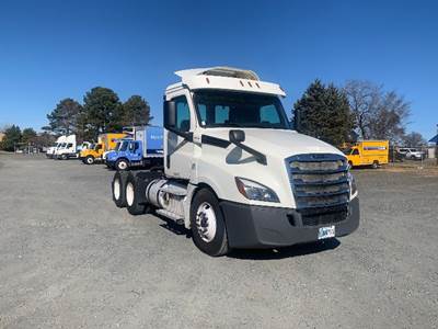 Freightliner Cascadia 126 Day Cab Truck - 435HP, 12 Speed Automatic