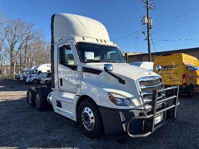 Freightliner Cascadia 126 Day Cab Truck - 410HP, 12 Speed Automatic