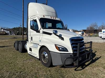 Freightliner Cascadia 126 Day Cab Truck - 410HP, 12 Speed Automatic