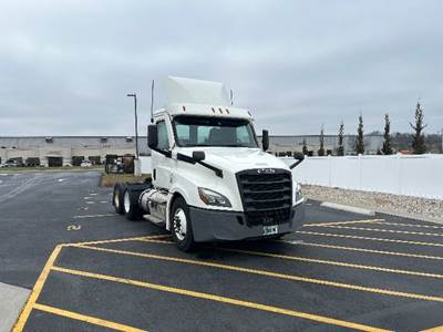 Freightliner Cascadia 126 Day Cab Truck - Cummins 400HP, 13 Speed Automatic