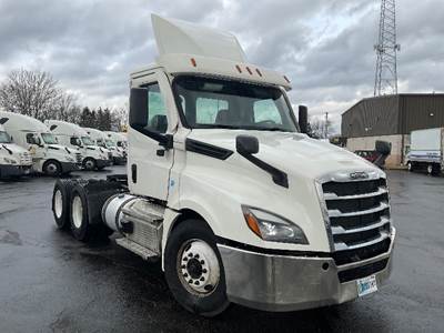 Freightliner Cascadia 126 Day Cab Truck - 455HP, 12 Speed Automatic