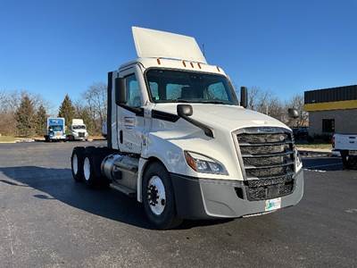 Freightliner Cascadia 126 Day Cab Truck - 435HP, 12 Speed Automatic