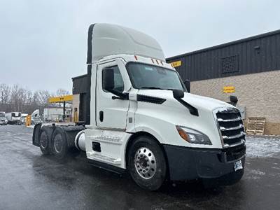 Freightliner Cascadia 126 Day Cab Truck - 435HP, 12 Speed Automatic