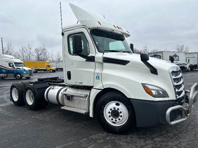 Freightliner Cascadia 126 Day Cab Truck - 435HP, 12 Speed Automatic