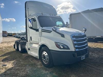 Freightliner Cascadia 126 Day Cab Truck - 435HP, 12 Speed Automatic
