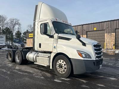 Freightliner Cascadia 126 Day Cab Truck - 435HP, 12 Speed Automatic
