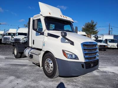 Freightliner Cascadia 126 Single Axle Day Cab Truck - 410HP, 12 Speed Automatic